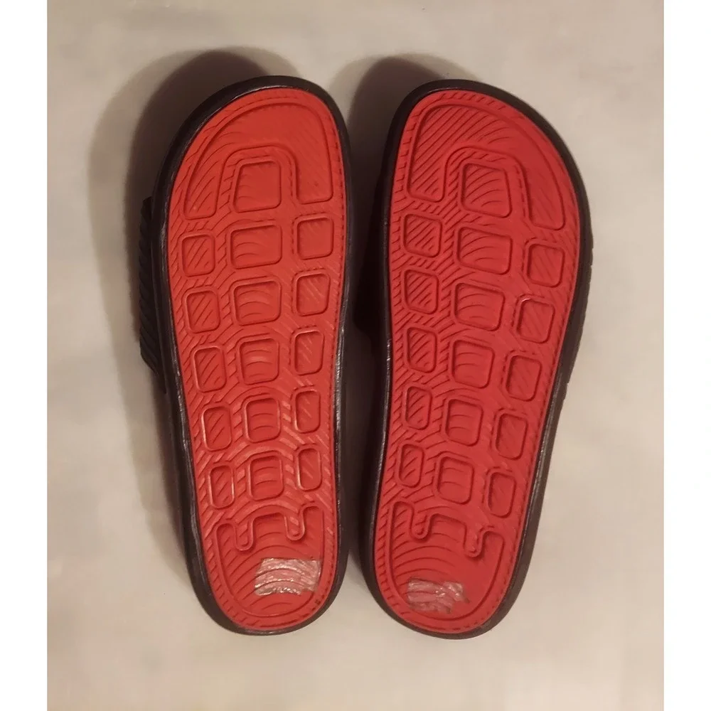 Buc-ees Mens Womens Black with Red Lettering Slides Slip-Ons Flats Size M/8 W/10